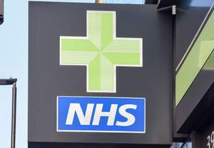 Οι φαρμακοποιοί είναι οι «φύλακες» των αντιβιοτικών για το NHS England