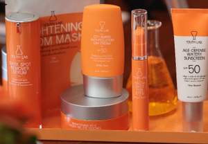 YOUTH LAB.:     C   Brightening Vit-C 